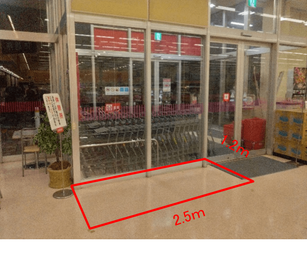 店舗入り口脇 販促プロモーションや物販に最適なスーパー店内催事イベントスペース