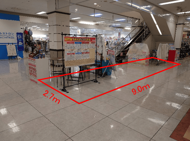 東側エスカレーター横(左側) 販促プロモーションに最適なスーパー店内催事イベントスペース
