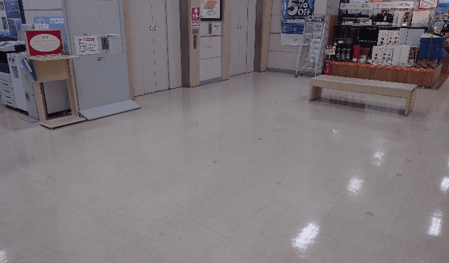 正面入口横エレベーター前 販促プロモーションや物販に最適なスーパー店内催事イベントスペース
