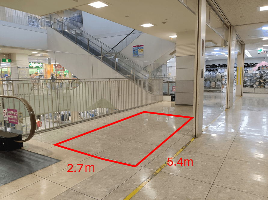 エスカレーター横(パティズ前) 販促プロモーションや物販に最適なスーパー店内催事イベントスペース