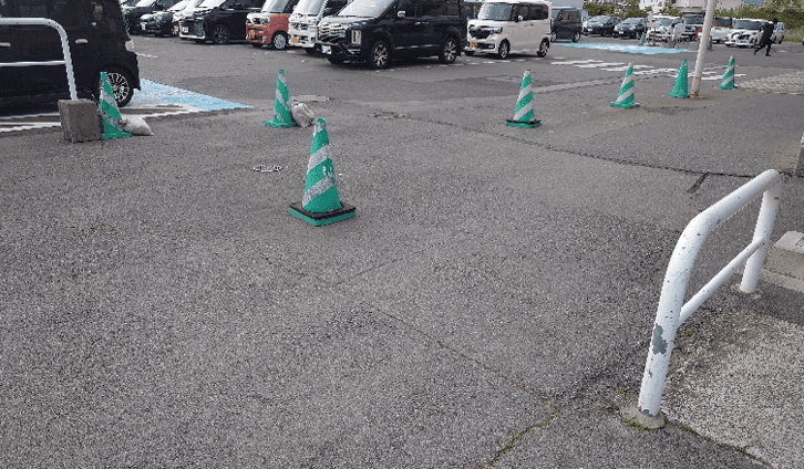 食品側入口前 キッチンカー出店に最適なスーパー店外催事イベントスペース