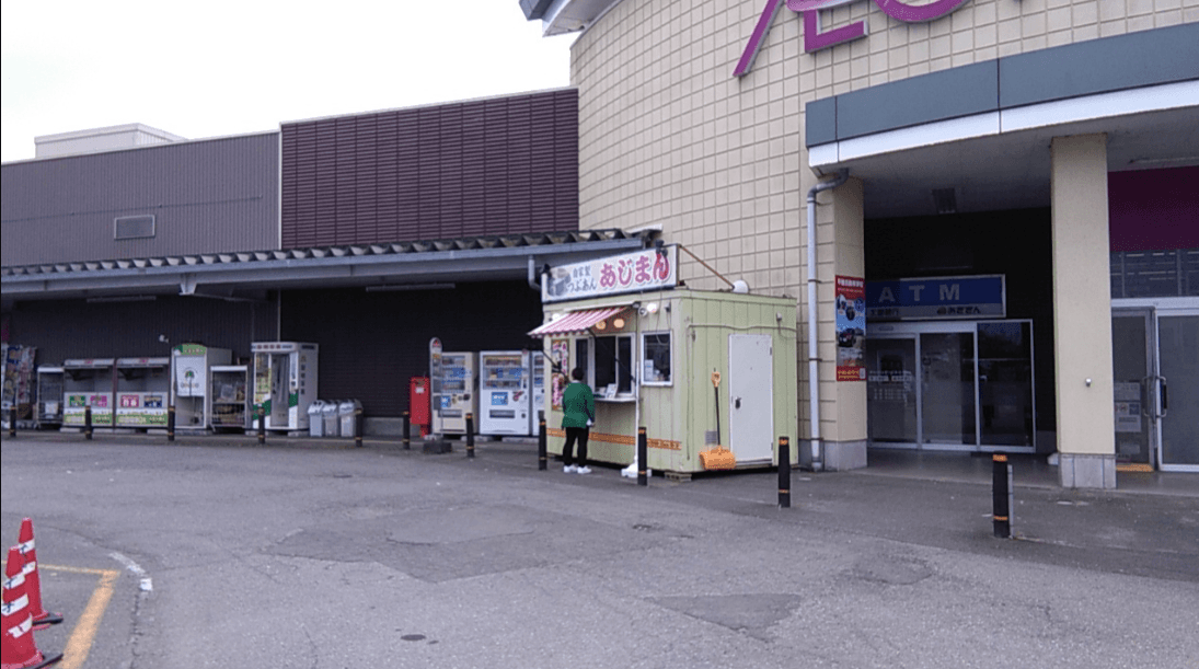 駐車場 食品側入口 販促プロモーションや物販に最適なスーパー店外催事イベントスペース