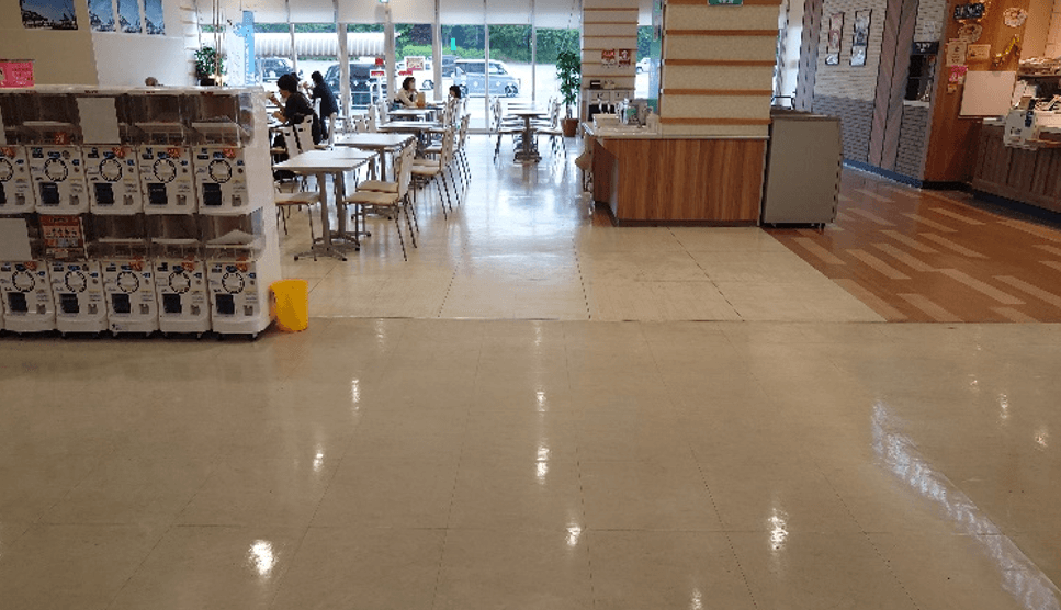 フードコート前 販促プロモーションや物販に最適なスーパー店内催事イベントスペース