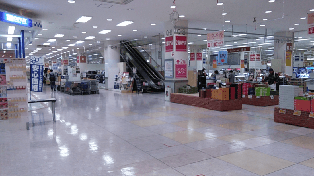エレベーター前 販促プロモーションや物販に最適なスーパー店内催事イベントスペース